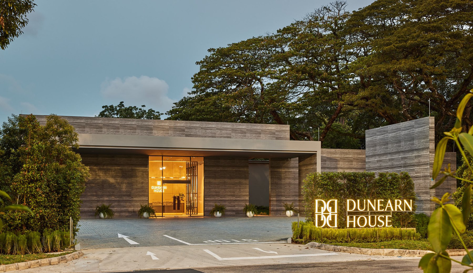image of DUNEARN HOUSE SHOW GALLERY