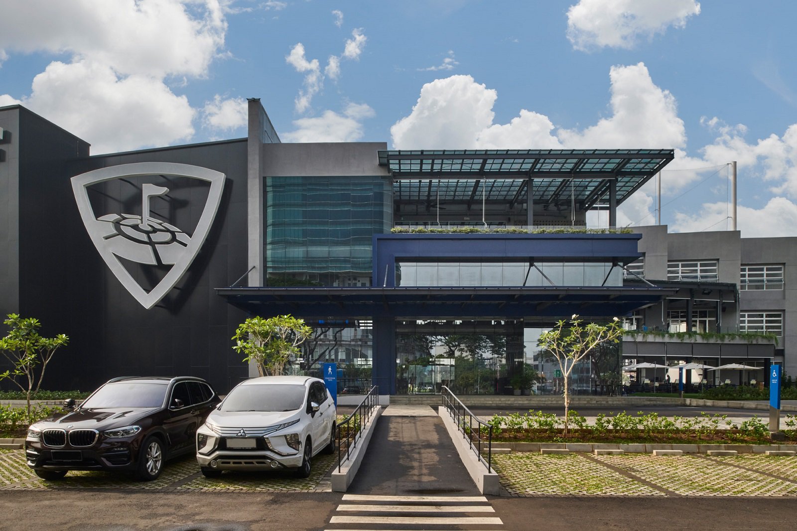 image of TOPGOLF SPORTS & ENTERTAINMENT COMPLEX